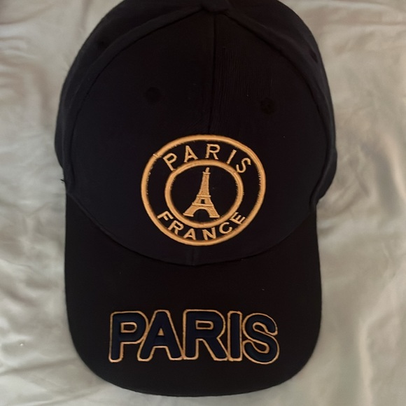New Paris cap - Picture 1 of 3